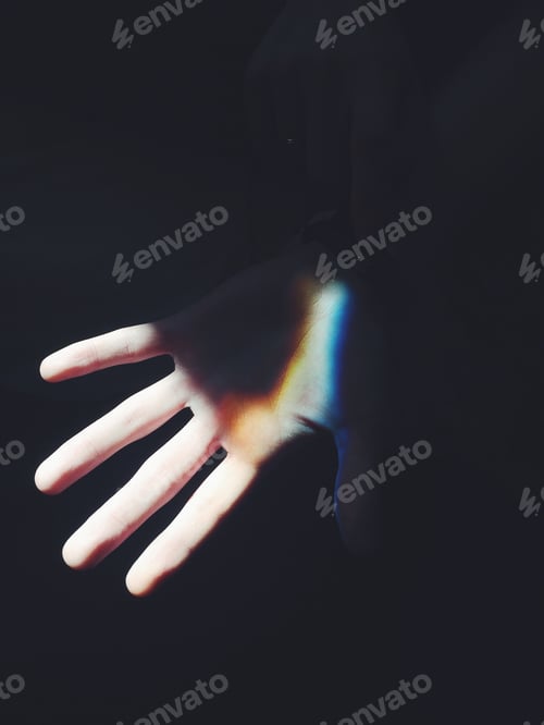 Preview: Hand and light minimal