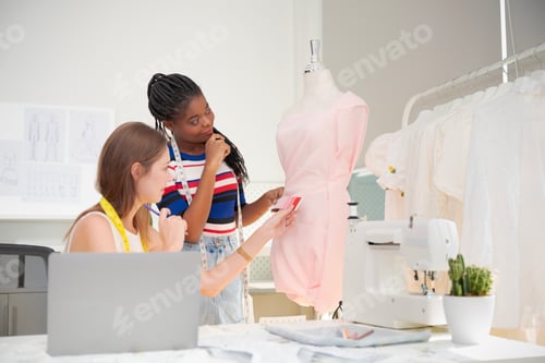 Preview: Women working together Small business