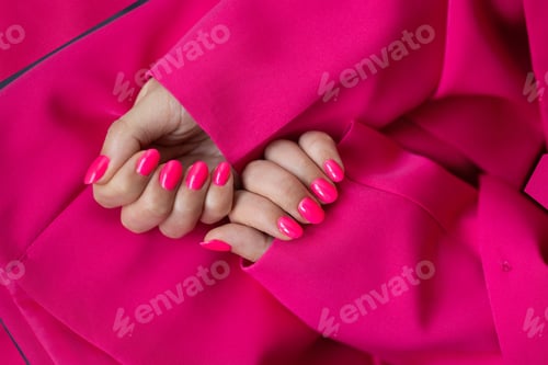 Preview: Pink nails for a holiday or a date