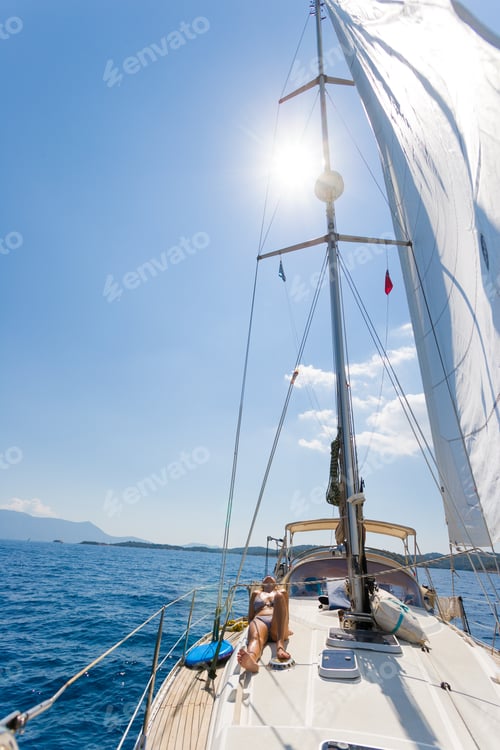 Preview: Young woman Sailing
