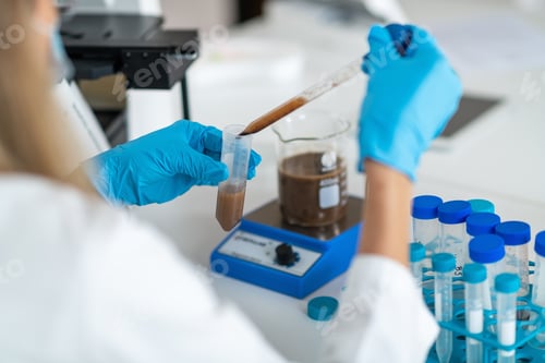Preview: The groundbreaking process of preparing fecal transplant liquid in the lab.