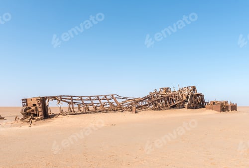 Preview: Rusted oil drilling rig between Henties Bay and Torra Bay