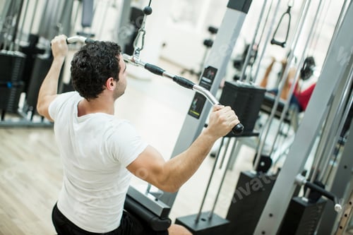 Preview: Young man training in the gym