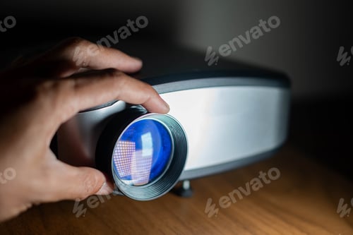 Preview: Hand Adjusting Projector Lens