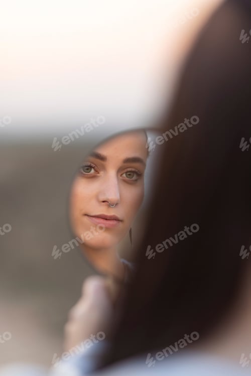 Preview: Portrait woman at nature