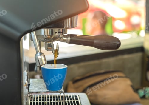 Preview: Espresso maker in blue coffee cup.