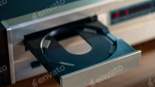 Preview: Loading a CD