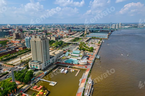 Preview: Panoramic view of Philadelphia downtown cityscape near Delaware River, a Pennsylvania, United States