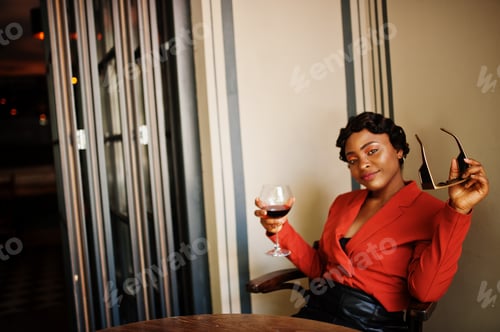 Preview: African american woman in restaurant