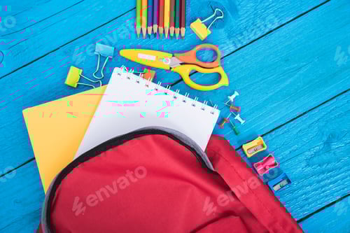 Visualização: Mochila de bolsa vermelha com vista superior para crianças em idade escolar