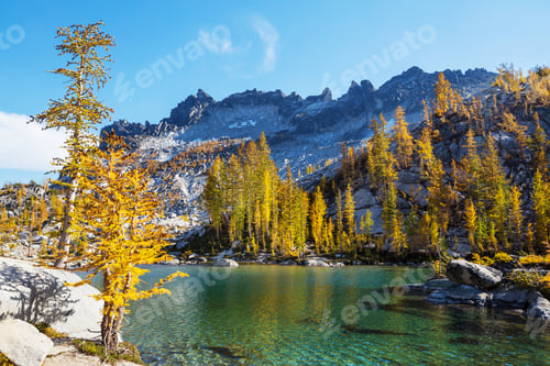 Preview: Alpine lake