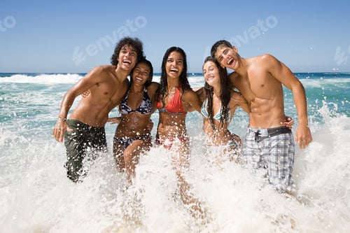Preview: Portrait of teenagers in the sea