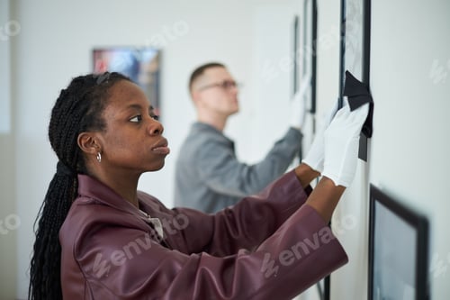 Preview: Hanging and Adjusting Wall Art in Gallery Setting