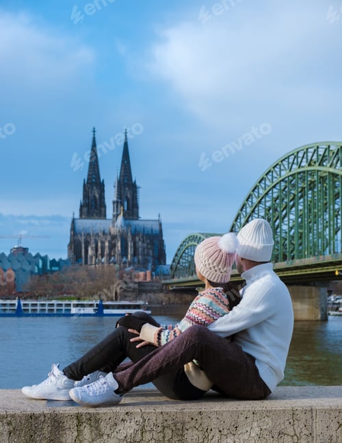 Preview: A couple on a city trip in Cologne Germany during winter in Europe