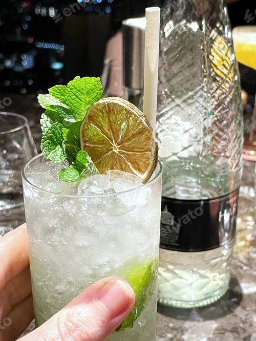 Preview: Refreshing Mojito Drink Garnished with Mint and Lime
