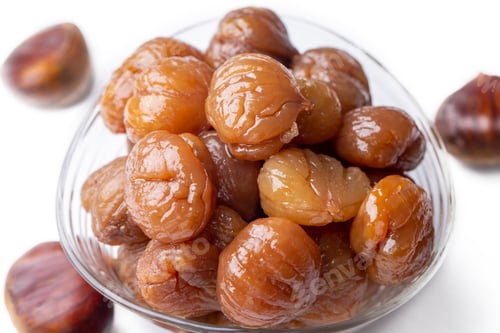 Preview: Chestnut dessert and chestnuts on a plate. (Kestane Sekeri)
