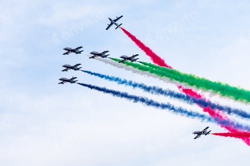 Preview: Aerobatic planes doing stunts in the sky in Abu Dhabi, UAE