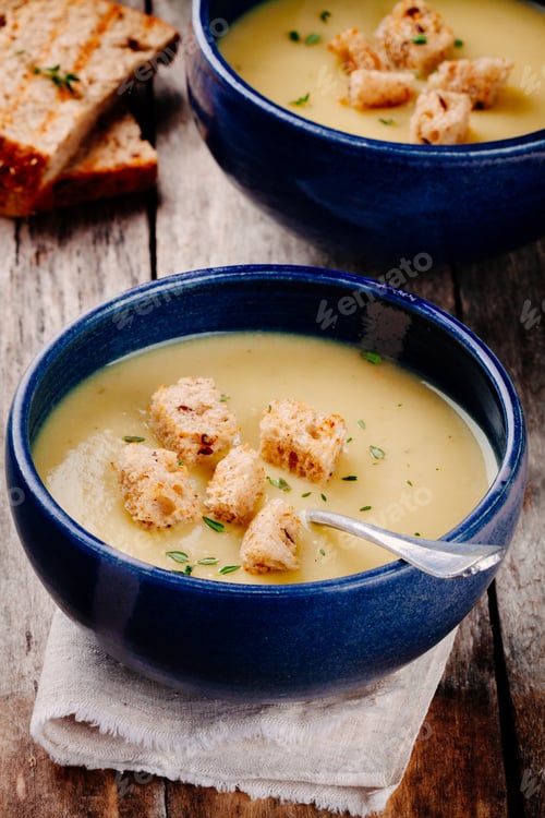 Preview: homemade cream soup with croutons
