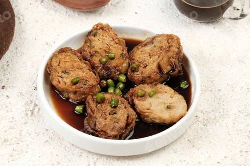 Preview: Gohyong or Ngo Hiang, Made From Minced Chicken with Spices , Served with Spicy Sour Sauce.