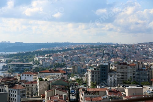 Preview: Picturesque view of beautiful city near sea