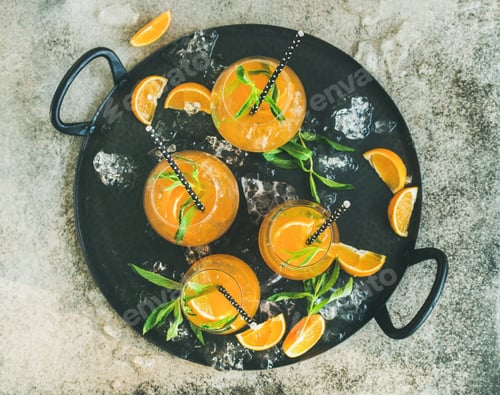Preview: Refreshing alcoholic summer cocktail in glasses on tray, top view