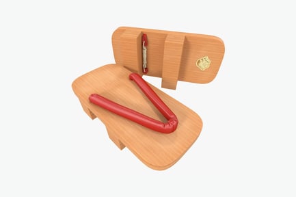 Vorschau: Holzobjekt mit rotem Griff und kursiver Inschrift