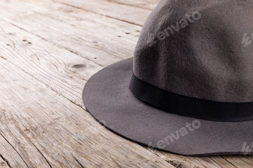Preview: Image of wool hat lying on wooden surface