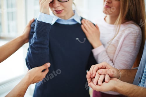 Preview: Support of friends