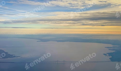 Vorschau: Ein Blick auf eine Brücke