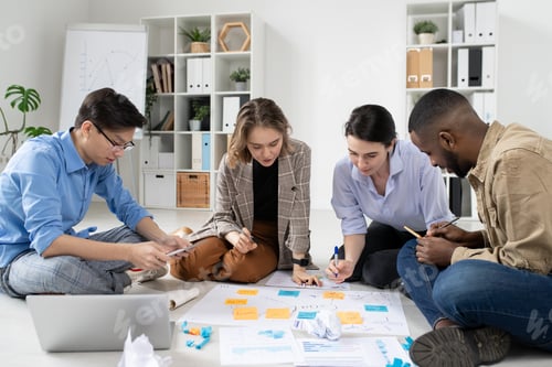 Preview: Startuppers analyzing marketing strategies