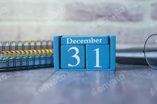 Preview: wooden calendar set on the 31 of December.