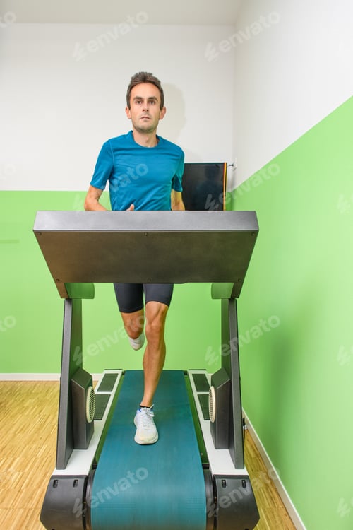 Preview: Athlete runs on tapis roulant