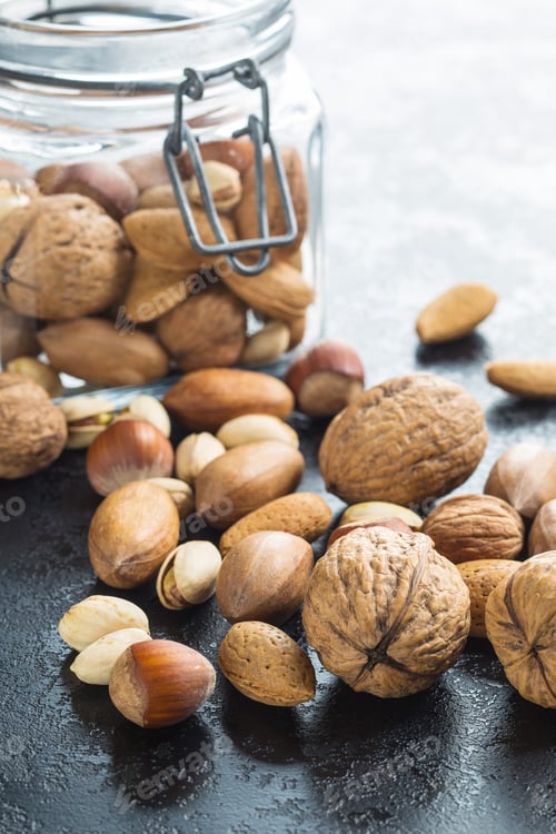 Preview: Different types of nuts in the nutshell.