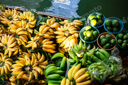 Preview: fresh produce on sale on floating market in Thainland