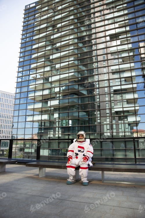 Preview: spaceman in a futuristic station