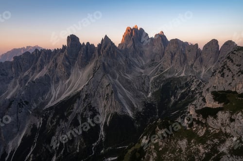 Preview: Mesmerizing view of a beautiful mountainous landscape