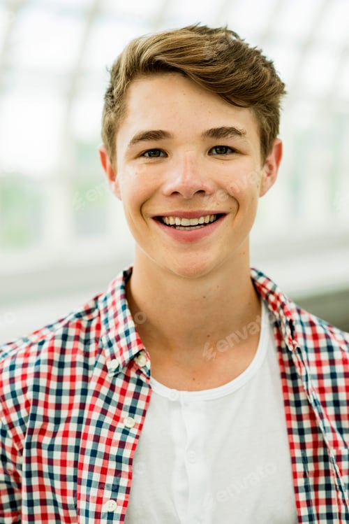 Preview: Portrait of smiling teenage boy