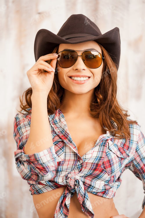 Preview: Country girl.