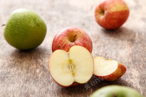 Preview: Apples on the table