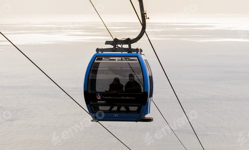 Preview: A cable car cabin with silhouettes of humans inside