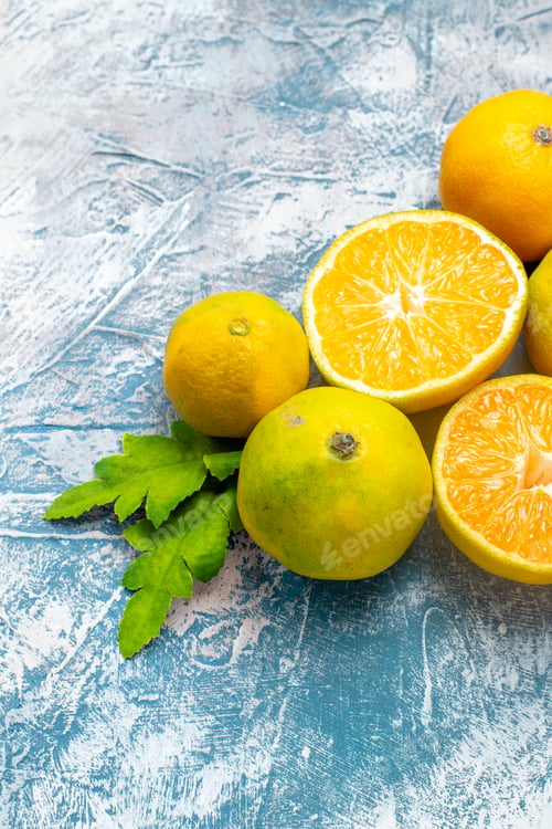 Preview: bottom view fresh mandarins on blue white background