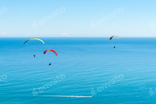 Preview: Three tandem paragliders above Sea Point