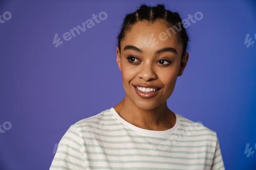 Preview: Young black woman in t-shirt smiling and looking aside