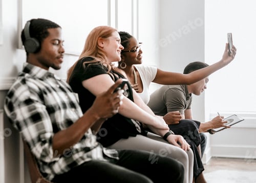 Preview: Antisocial people on their phones