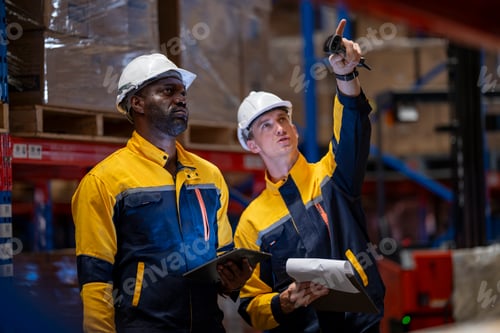 Preview: A team of engineers inspects the warehouse in a large storage warehouse.