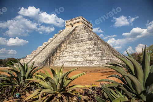 Preview: Beautiful pyramid of Chichen Itza UNESCO heritage. Yucatan, Mexico
