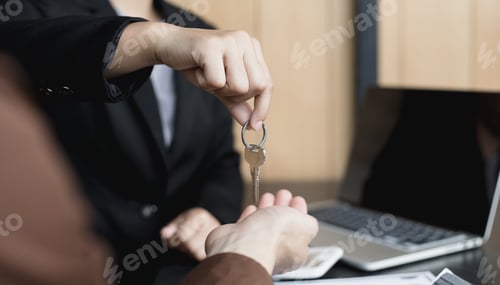 Preview: Selling a house with insurance