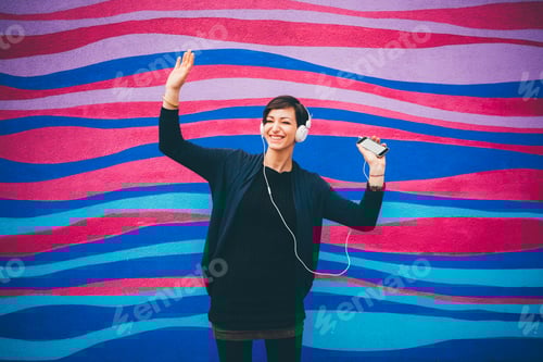 Preview: Young woman outdoor listneing music