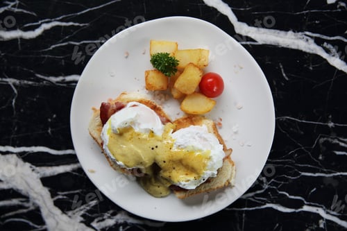 Preview: Egg Benedict