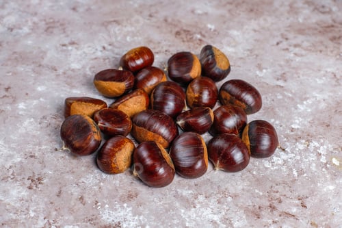 Preview: Fresh organic chestnuts.